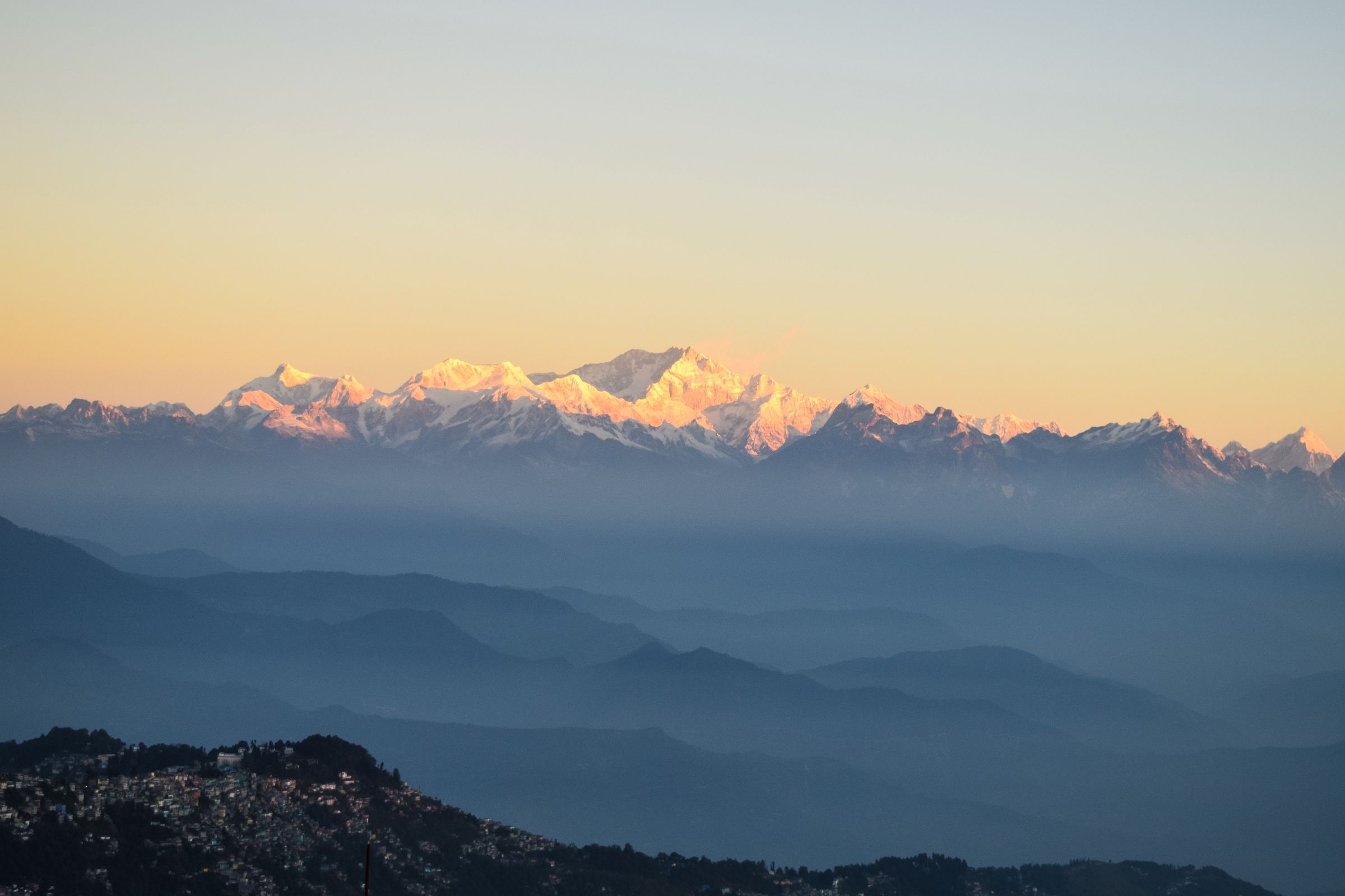 Curious About Kanchenjunga Views from Darjeeling? Find the Perfect Time to See the Full Range!